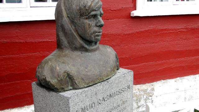 Knud Rasmussen Statue