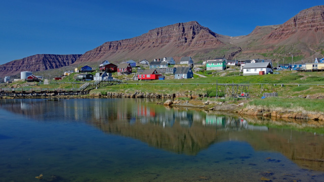 Qeqertarsuaq – both island and town